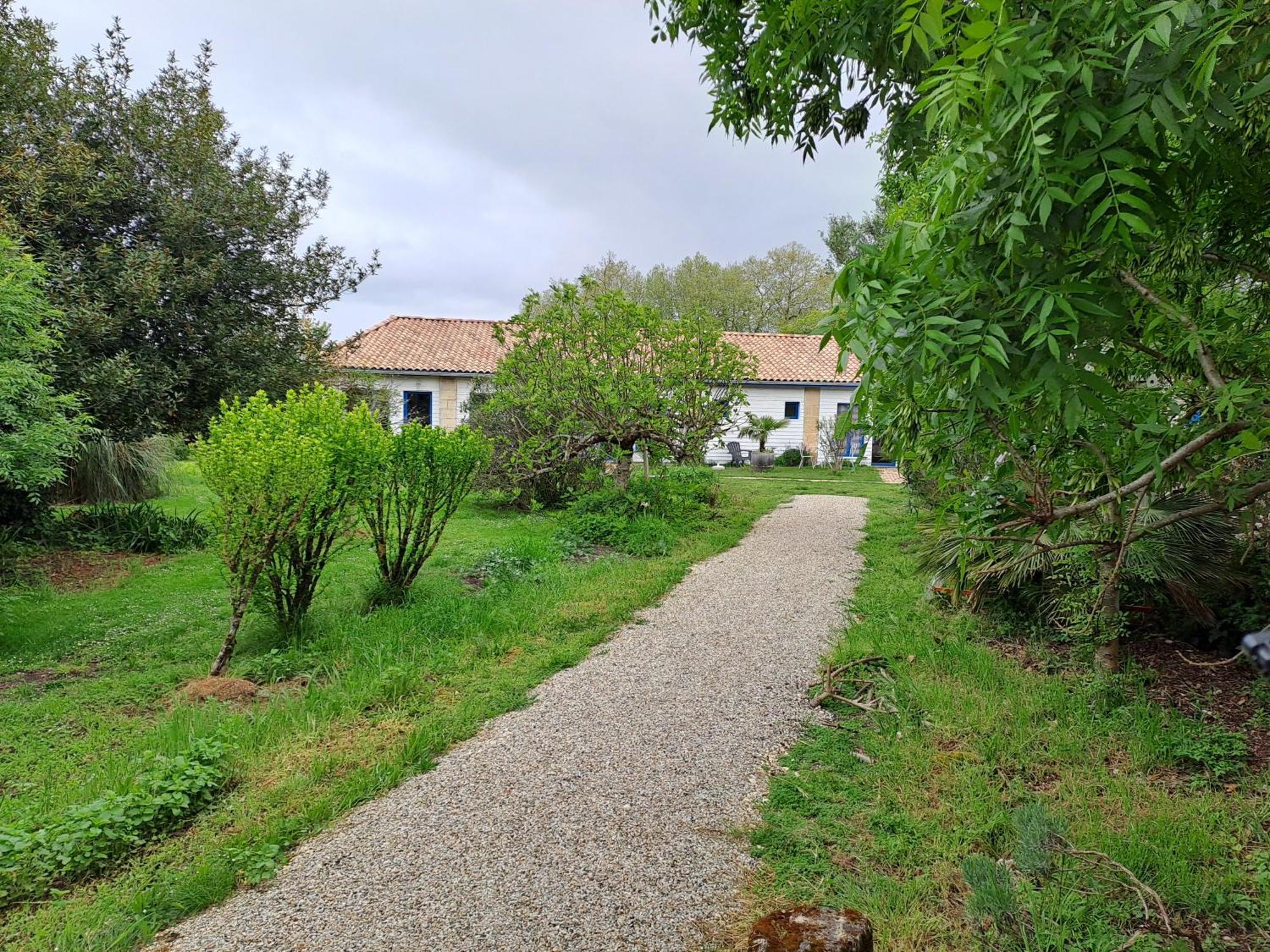 Bed and Breakfast La Cadournaise Saint-Seurin-de-Cadourne Exterior foto