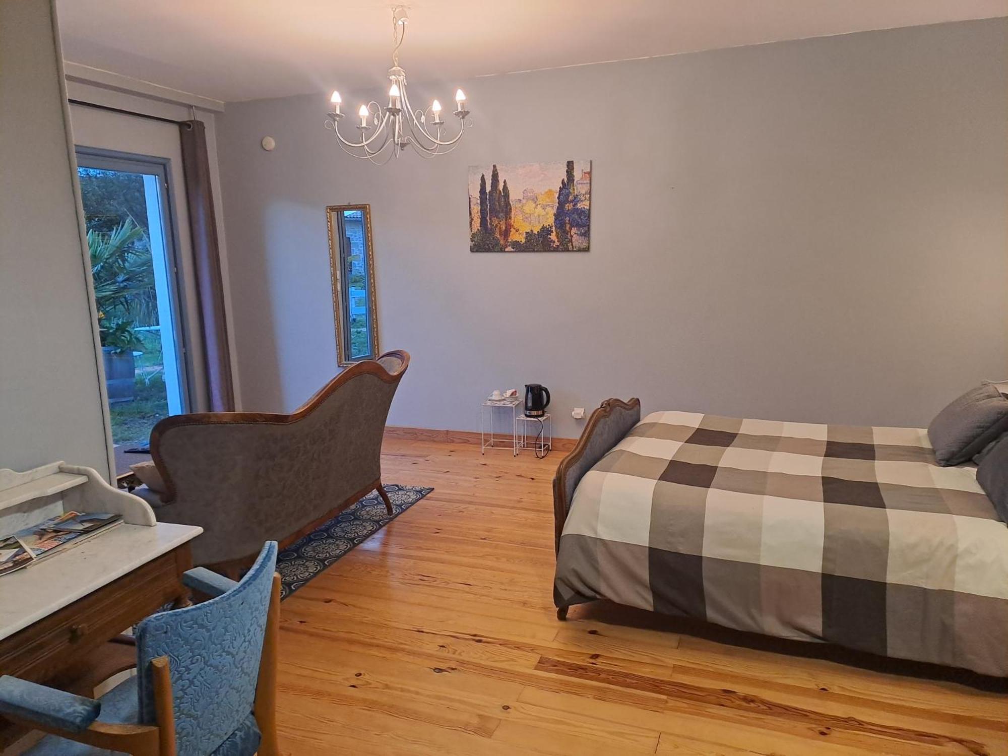 Bed and Breakfast La Cadournaise Saint-Seurin-de-Cadourne Exterior foto